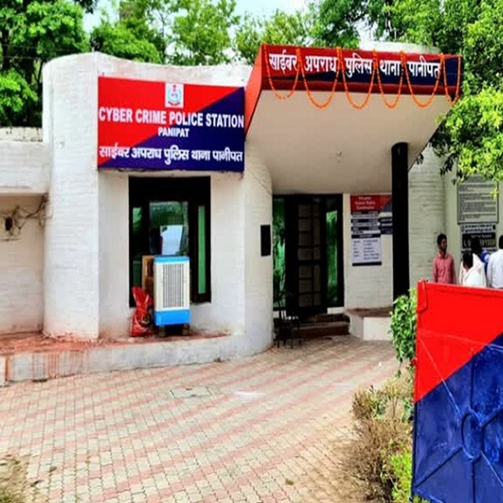पानीपत में बुजुर्ग के खाते से निकाले 1.80 लाख रुपए:पासबुक में एंट्री कराने पर चला पता, UPI के जरिए दो दिन में सात बार निकाली गई रकम