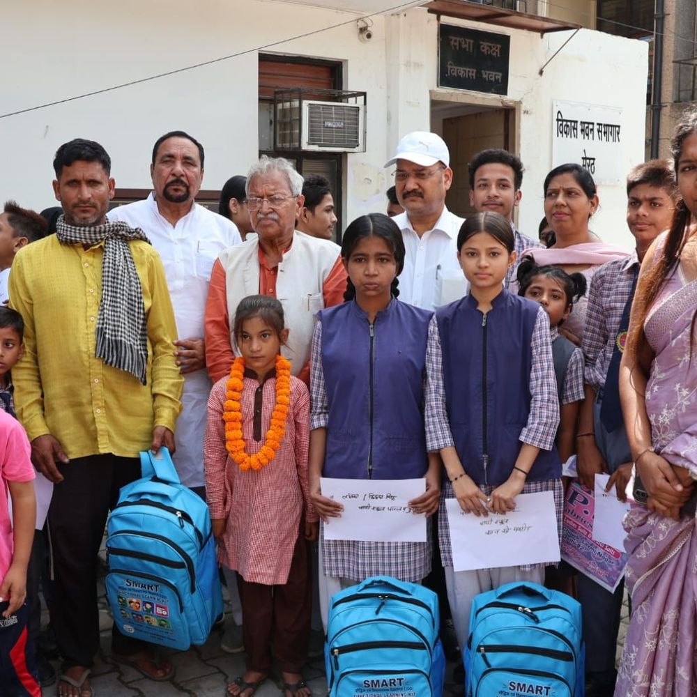 दिव्यांगों और पिछड़े वर्ग के लाभार्थियों को बांटे सहायक उपकरण:मेरठ में 21 दिव्यांगों को मिली मदद, शादी अनुदान के स्वीकृति पत्र भी दिए