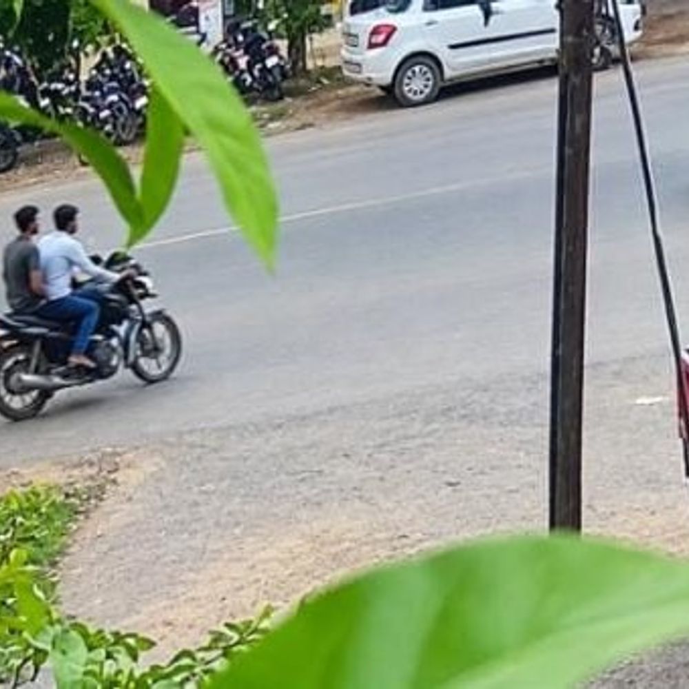 कोरबा में दिनदहाड़े ठगी और चेन स्नेचिंग:चेकिंग के नाम पर बुजुर्ग से 80 हजार की अंगूठियां ठगीं, महिला से चेन लूटने की कोशिश
