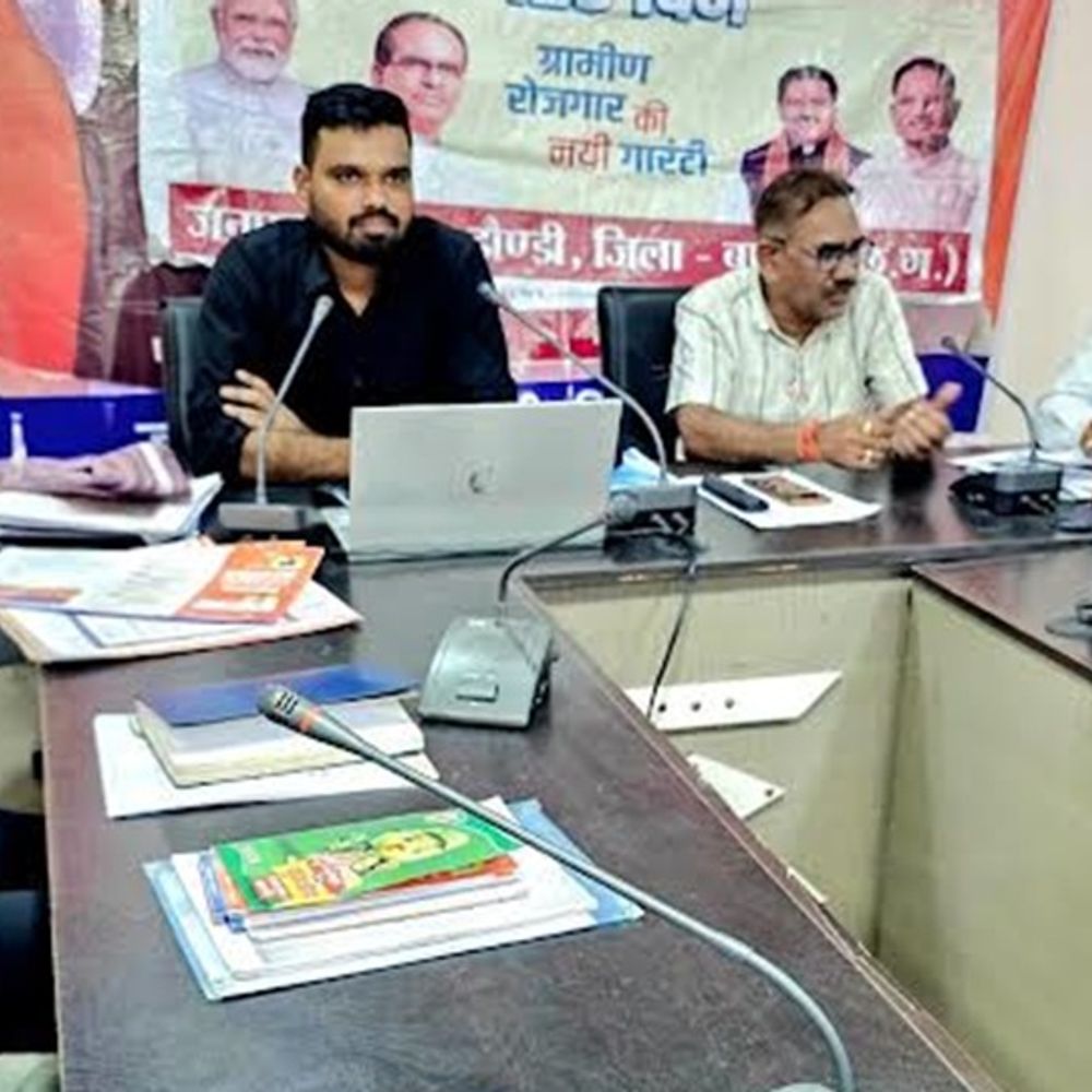 प्रशिक्षण में सचिवों-रोजगार सहायकों को जीरामजी के काम की दी जानकारी