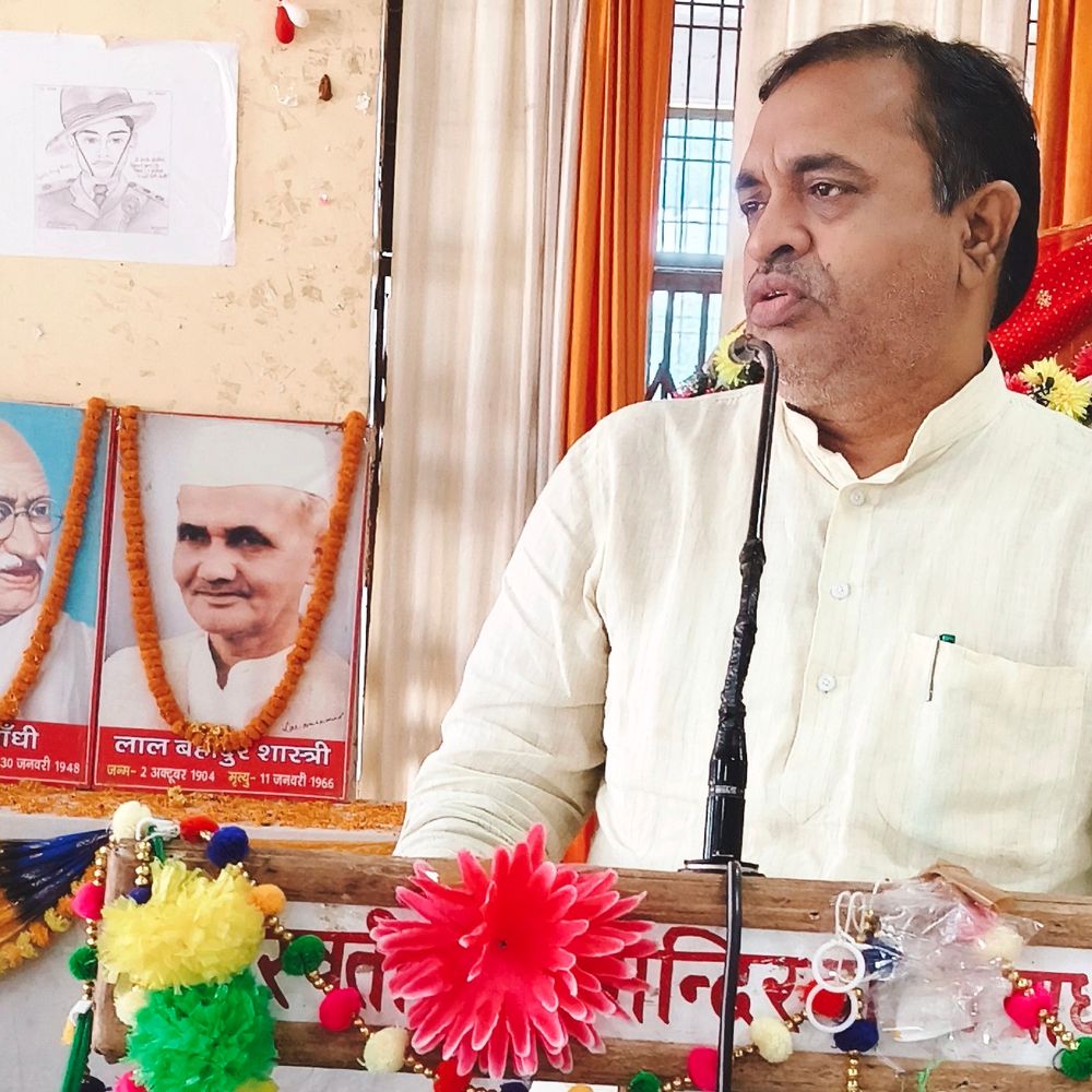 सरस्वती विद्या मंदिर में मनी जयंती:प्रधानाचार्य ने छात्रों को दिया सत्य, अहिंसा व स्वदेशी का संदेश
