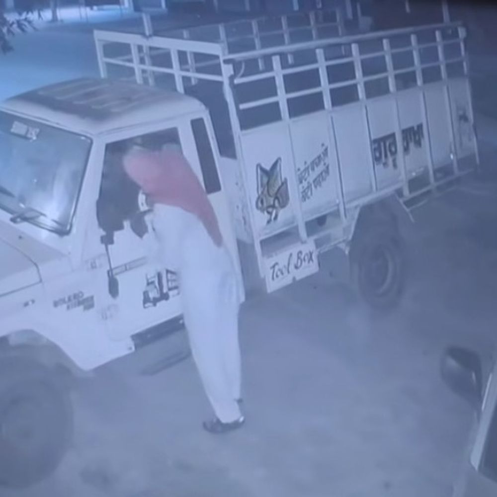 नकोदर में टेंट हाउस के बाहर से बोलेरो:शहर में बढ़ रही वाहन चोरी की वारदातों से लोगों में रोष, गश्त बढ़ाने की मांग