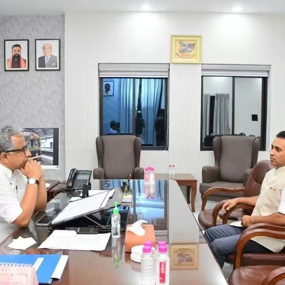 बक्सर नगर परिषद की सफाई व्यवस्था पर जांच कमिटी बनी:विधायक आनंद मिश्रा की पहल पर 3 सदस्यीय कमिटी गठित, 7 अक्टूबर तक देगी रिपोर्ट