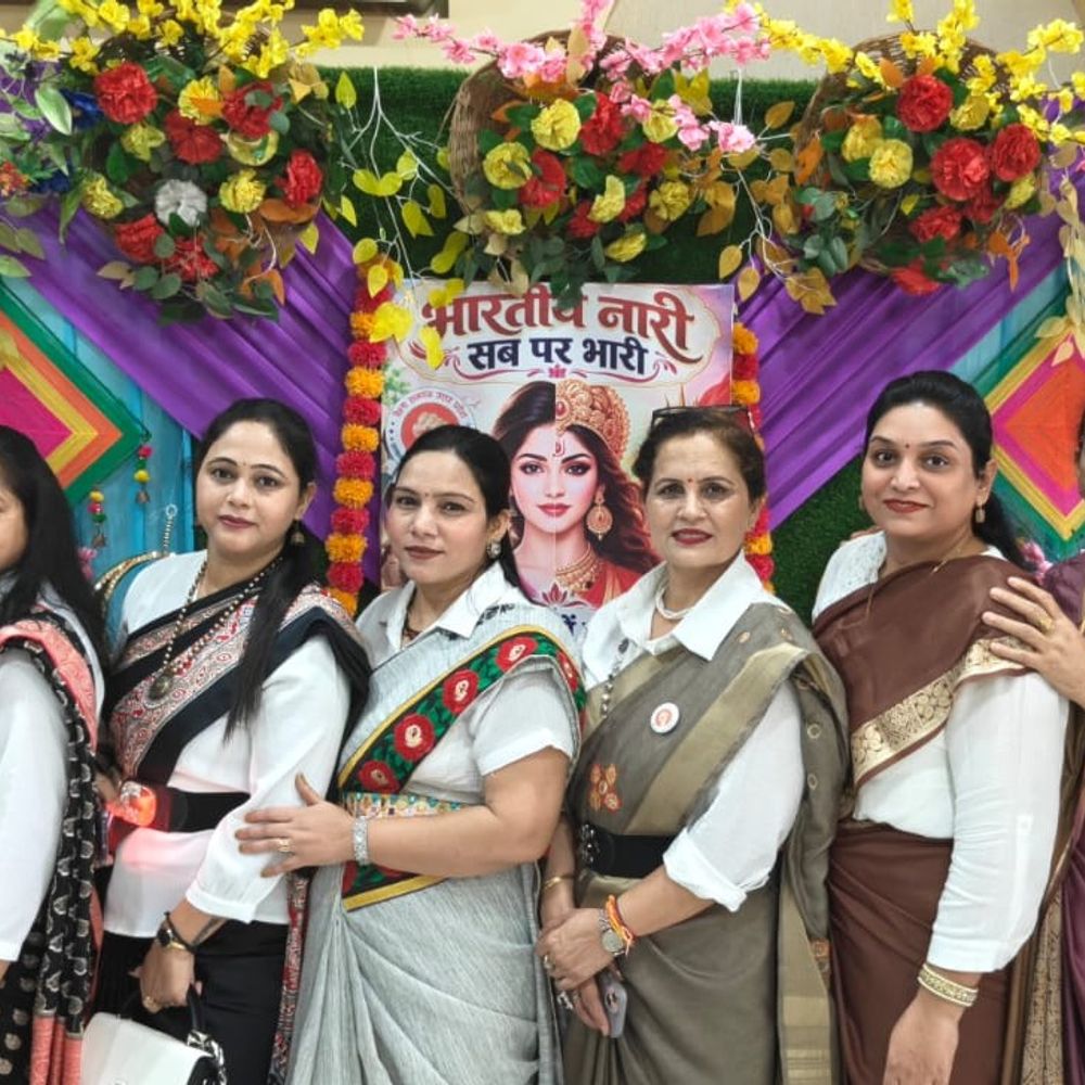 रामपुर में सम्मान समारोह:वैश्य समाज महिला संगठन यूथ क्लब ने 25 महिलाओं को दिया 'नारी रत्न' सम्मान