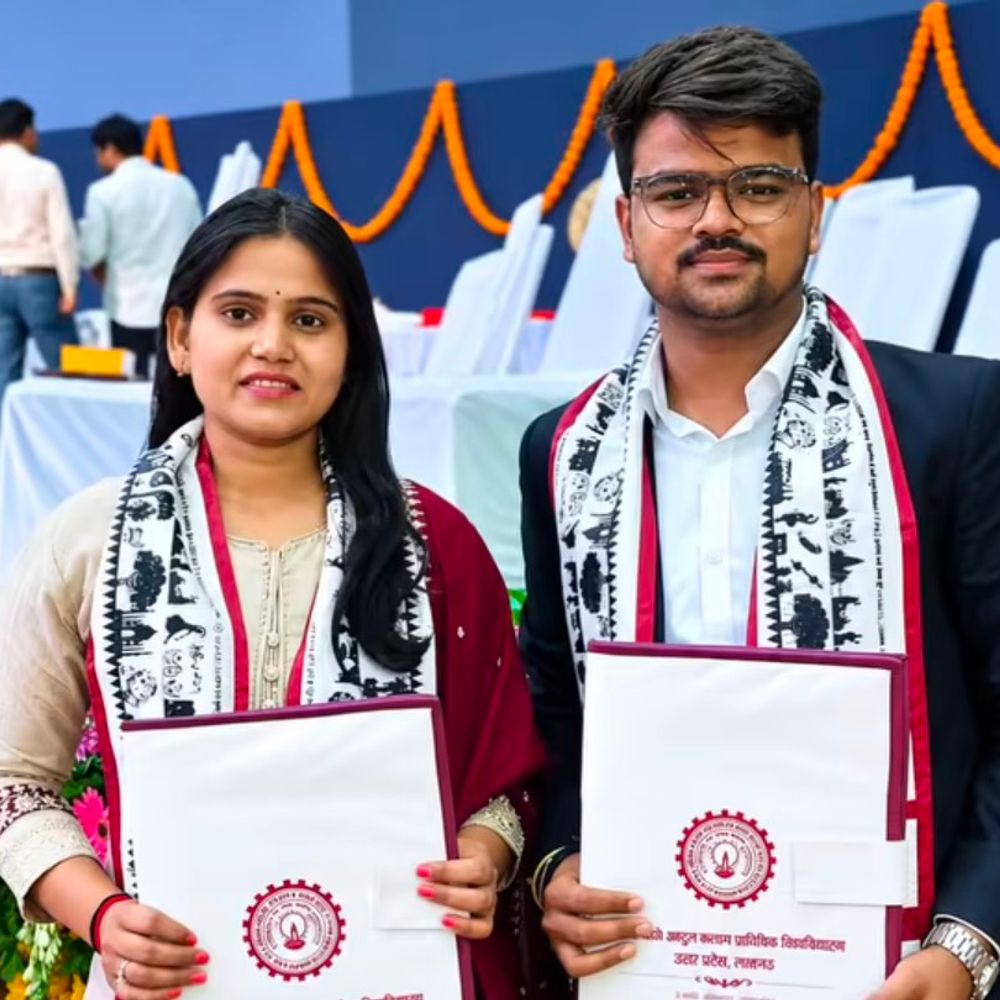 AKTU दीक्षांत में समारोह:अशोक सिंह फार्मेसी कॉलेज के विद्यार्थियों ने हासिल की उपाधि