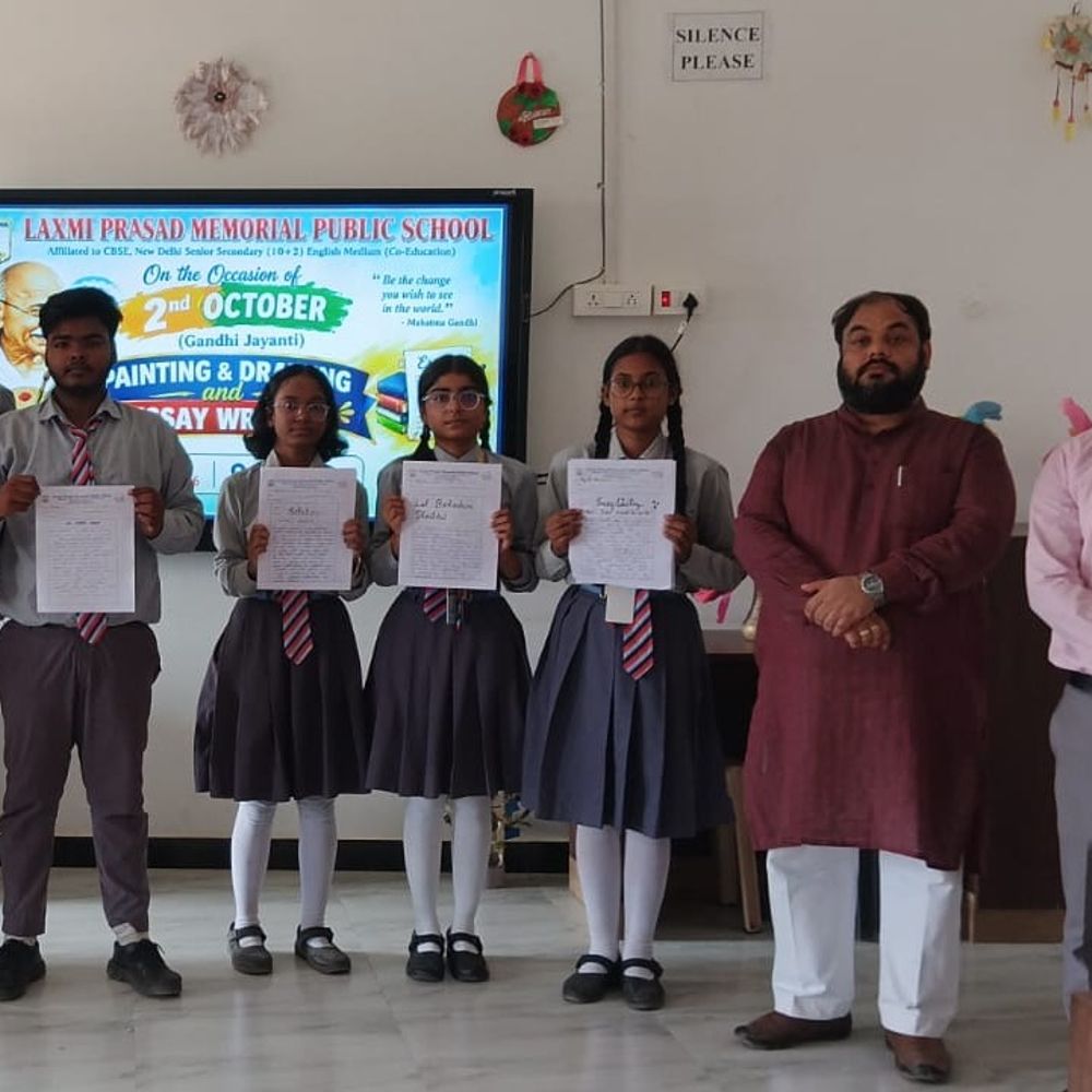 गोरखपुर के स्कूल में गांधी-शास्त्री जयंती मनाई:बच्चों की सांस्कृतिक प्रस्तुतियों ने मोहा मन
