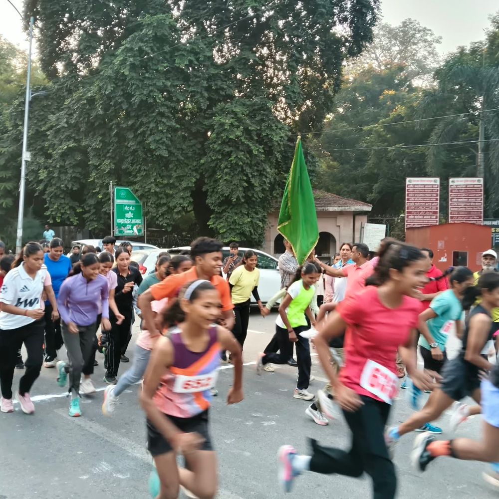 5KM क्रॉस कंट्री रेस में रिशु पाल-पुष्पा यादव चैंपियन:प्रयागराज में 144 धावकों ने लिया हिस्सा, पुरुष वर्ग में कुंदन; महिला वर्ग में पूजा दूसरे स्थान पर