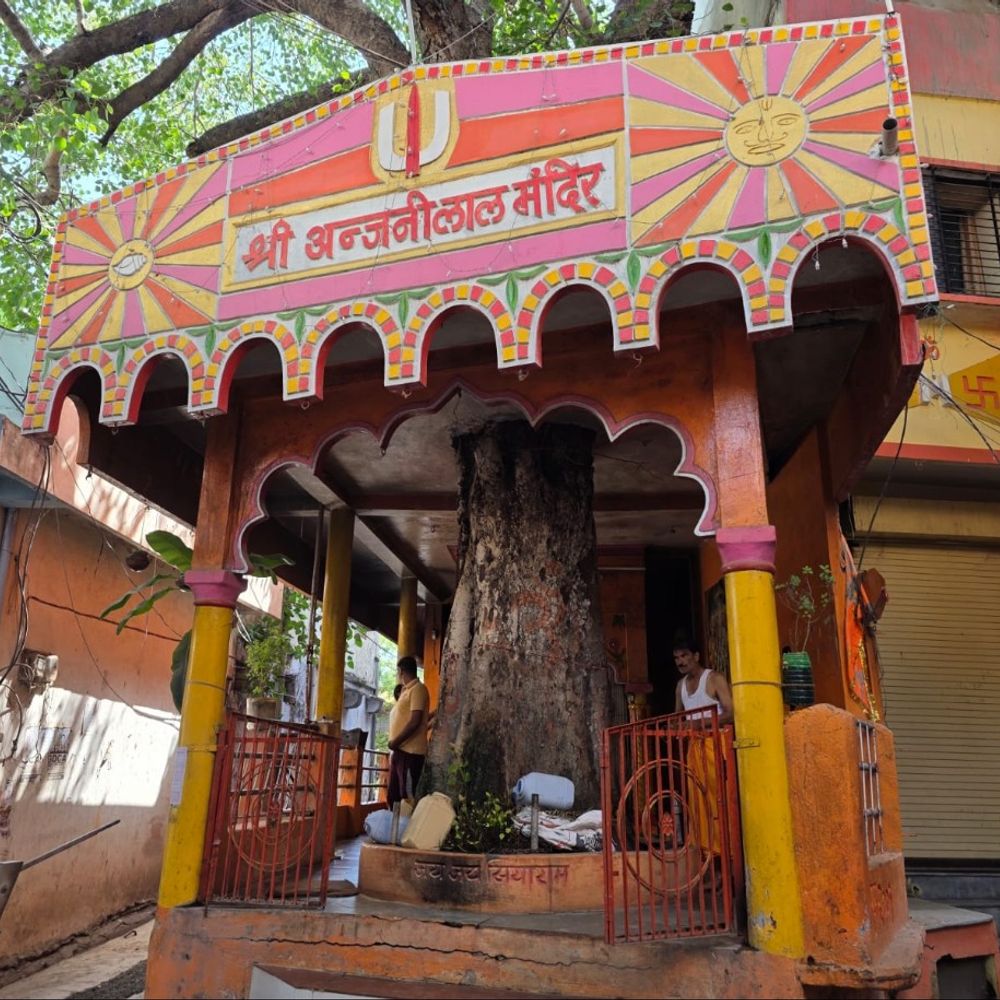 हनुमान मंदिर से 200 ग्राम चांदी का मुकुट चोरी:5 घंटे बाद आरोपी गिरफ्तार, पहले भी हुई थी मंदिर में चोरी