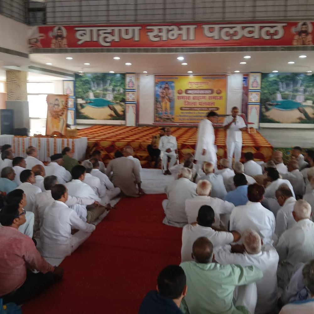 पलवल ब्राह्मण समाज की पंचायत में दहेज लेने पर पाबंदी:बारात में जाएंगे केवल 51 व्यक्ति, सगाई सिर्फ ₹1 से, भात लेकर 11 आदमी जाएंगे