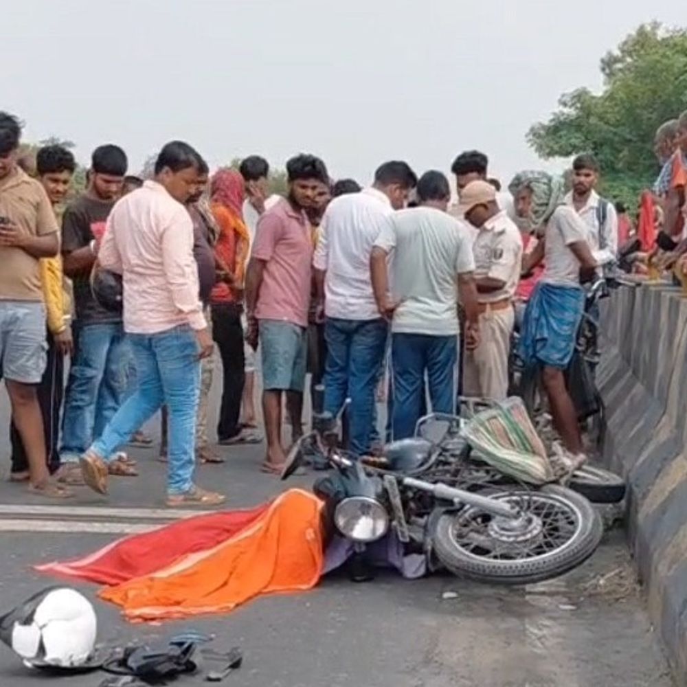 सुपौल में गाड़ी की टक्कर से बाइक ड्राइवर की मौत:बेलही पुल पर हादसा, साला गंभीर; परिवार दो बाइक से लौट रहा था घर