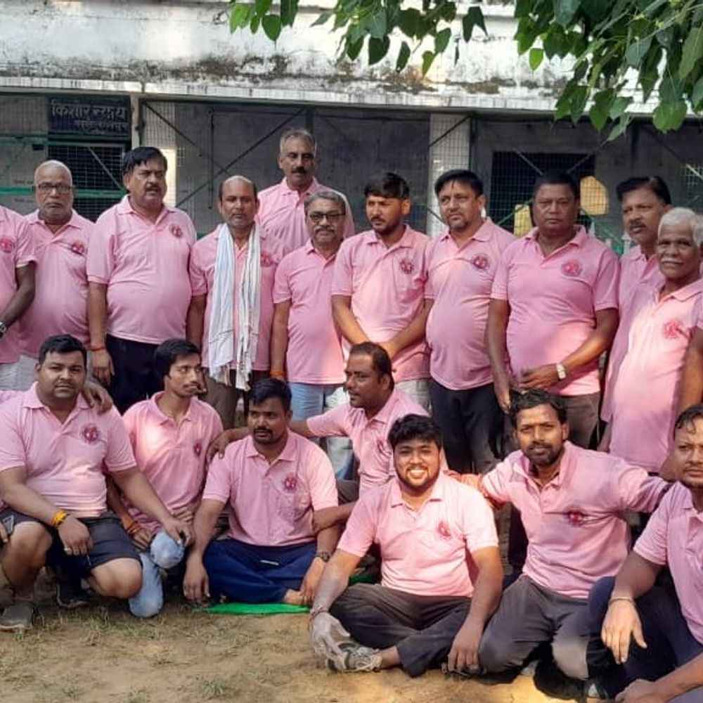गांधी-शास्त्री जयंती पर स्वच्छता अभियान:झाड़-झंखाड़ और कूड़ा हटाकर पार्क को किया स्वच्छ