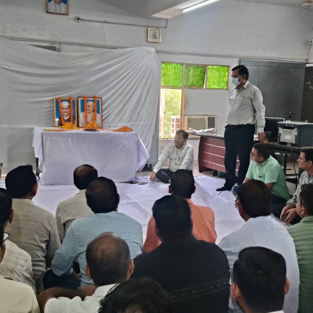 शिक्षा भवन में गांधी जयंती पर कार्यक्रम:शिक्षाधिकारियों और कर्मचारियों ने लिया आदर्शों पर चलने का संकल्प