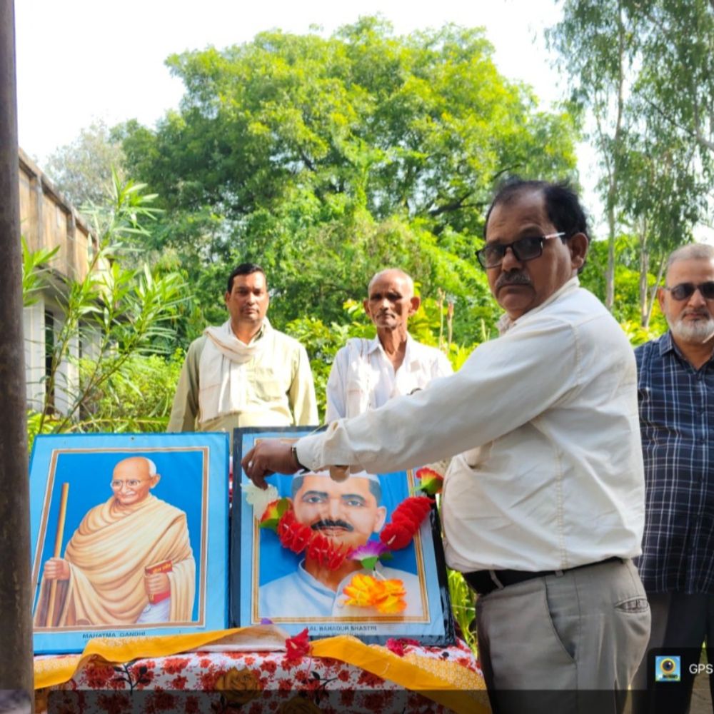 असालतगंज में गांधी-शास्त्री जयंती:गीत-नृत्य और नाटक से विद्यार्थियों ने दिया देशभक्ति का संदेश