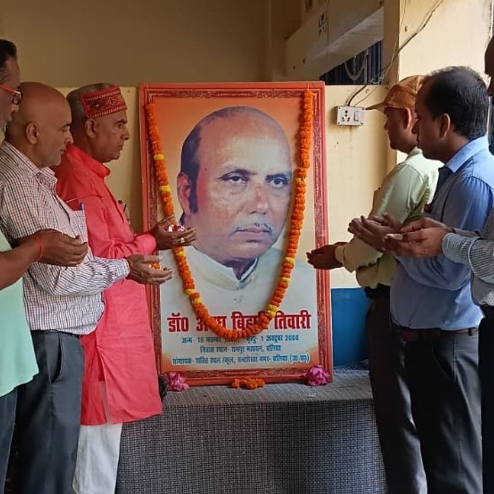 बलिया में डॉ. अवध बिहारी की पुण्यतिथि मनाई:शिक्षा और साहित्य में उनके योगदान को किया गया याद
