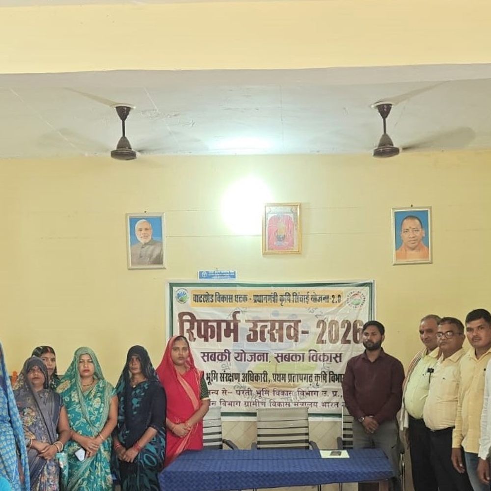 किसानों को वाटरशेड योजनाओं की जानकारी:तालाबों के जीर्णोद्धार से बढ़ा जलस्तर, फसल उत्पादन में भी इजाफा