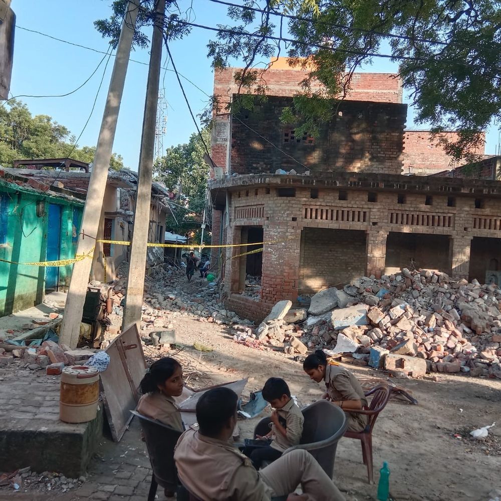 विस्फोट से मकान ढहने से 5 की मौत का मामला:फतेहपुर में 4 कमरे, रसोई और शौचालय मलबे में तब्दील; 5 दिन बाद भी हादसे की वजह साफ नहीं