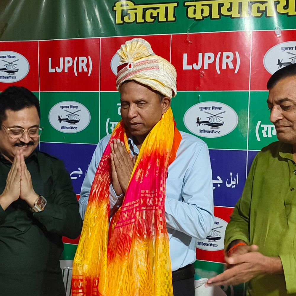 भाजपा प्रत्याशी डॉ. एनके यादव शेखपुरा पहुंचे:एनडीए कार्यकर्ताओं ने फूल-मालाओं से स्वागत किया, तीसरी बार लड़ रहे चुनाव