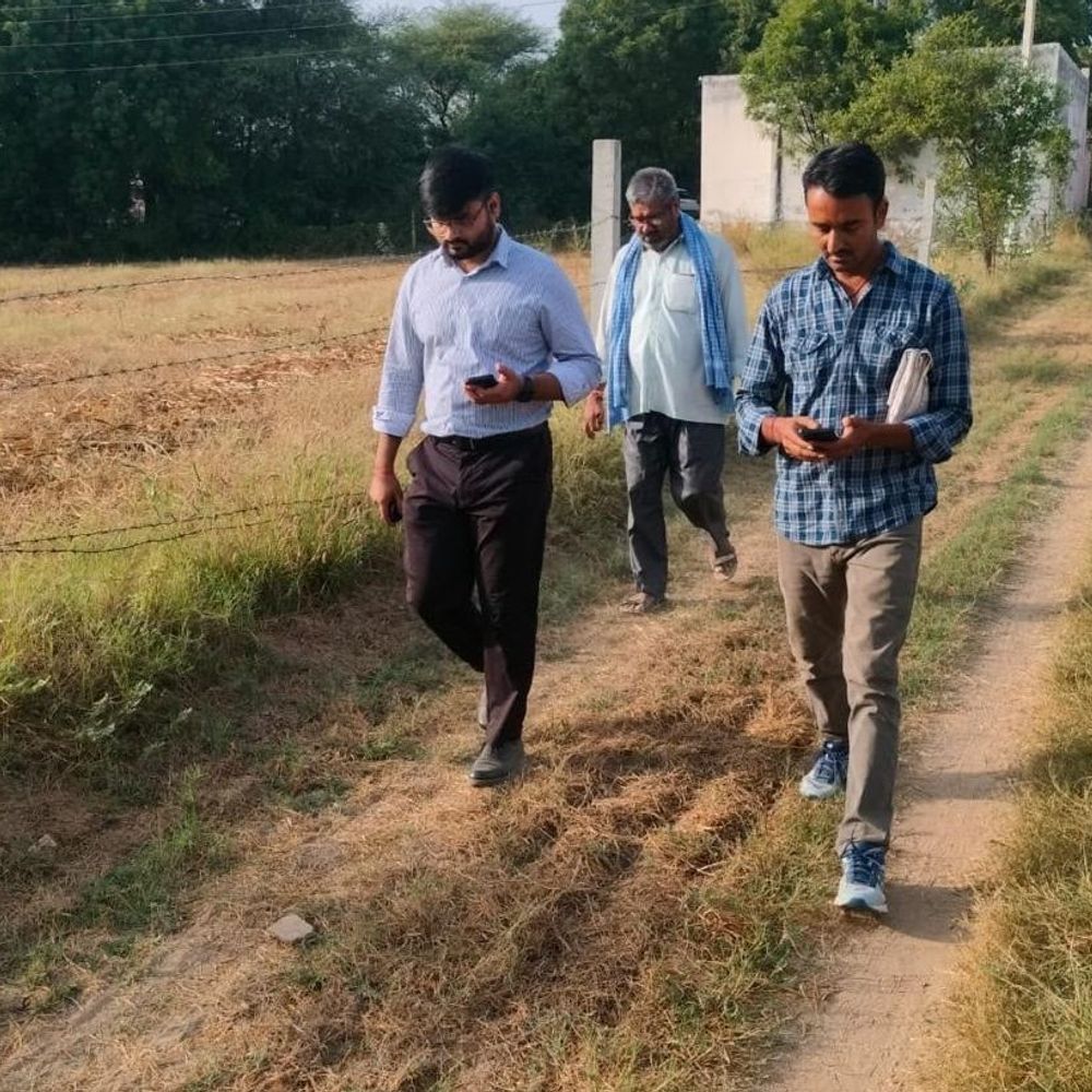 महेंद्रगढ़ SDM ने किया ग्रामीण क्षेत्रों का दौरा:गिरदावरी कार्य का जायजा लिया, फसलों के नुकसान का सही आकलन करने के निर्देश दिए