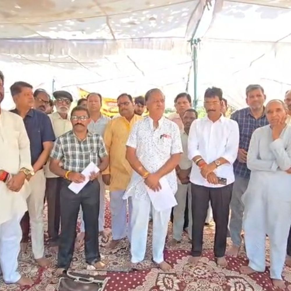 बगलामुखी भक्त मंडल का अनिश्चितकालीन धरना 10वें दिन खत्म:बोले-निष्पक्ष जांच-कार्रवाई के लिए कोर्ट जाएंगे; कलेक्टर का पत्र भेजा, जांच स्थिति स्पष्ट नहीं