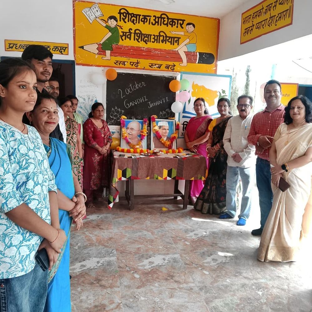 प्राथमिक विद्यालय कोयला-प्रथम में गांधी जयंती:चित्रकला और क्विज में 100 से अधिक विद्यार्थियों ने लिया हिस्सा,विजेताओं को मिले पुरस्कार