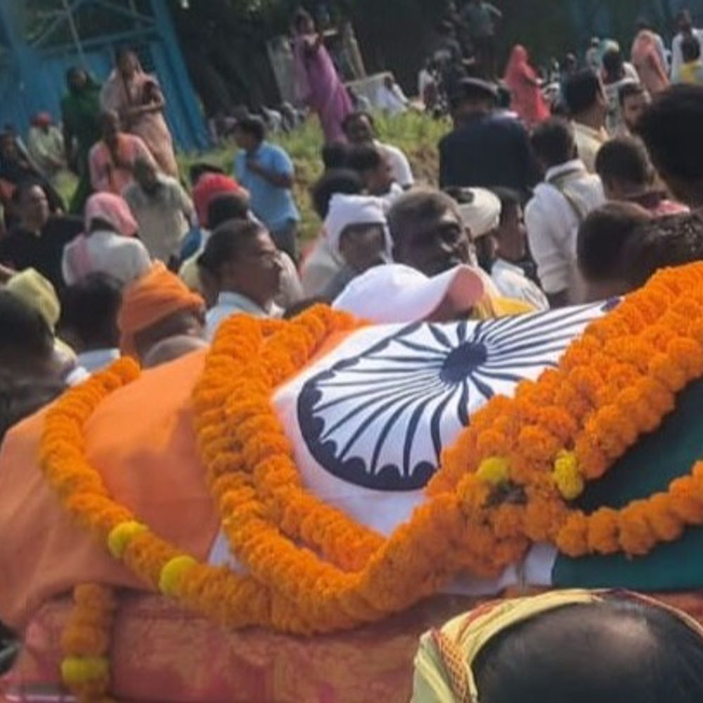 असम में ड्यूटी के दौरान बीएसएफ इंस्पेक्टर की मौत:हृदय गति रुकने से गई जान, शिवसागर में राष्ट्रीय सम्मान के साथ दी अंतिम विदाई
