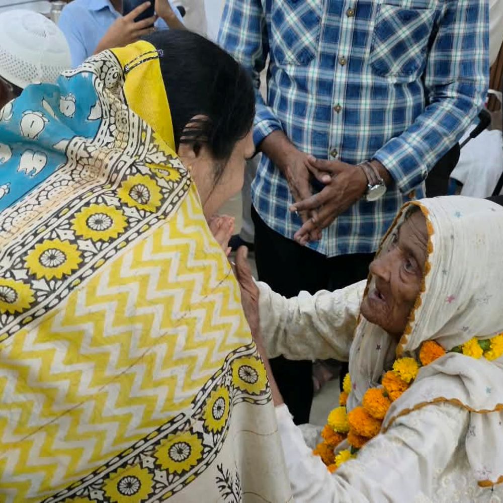 वृद्धजन दिवस पर 107 वर्षीय अल्ला पाली के साथ 95 वर्षीय जैनब बी का भी किया सम्मान