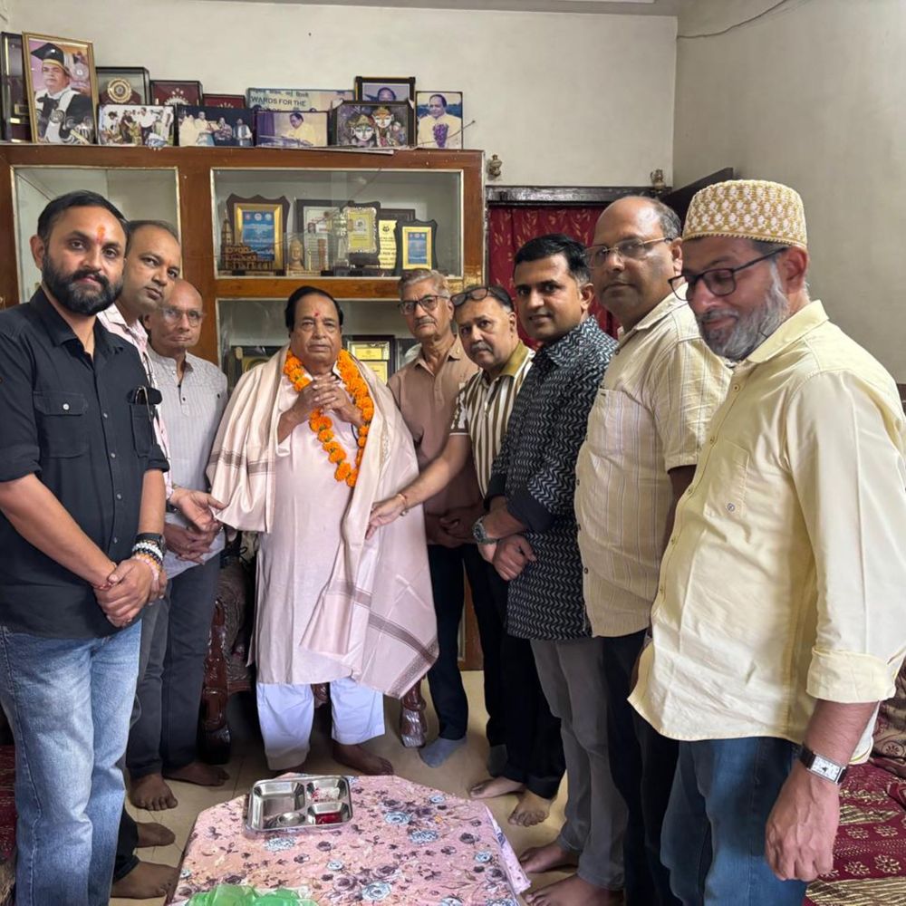 विश्व वृद्ध दिवस पर बुजुर्गों का सम्मान कर लिया माता-पिता की सेवा का संकल्प