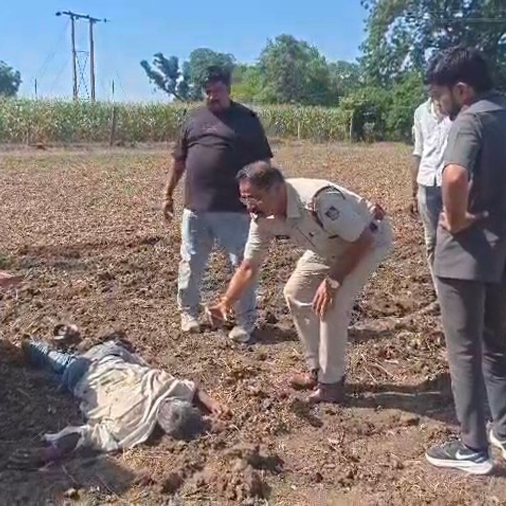 नीमच; रोटावेटर में गमछा फंसने से मजदूर की मौत:35 वर्षीय मजदूर का सिर कटा, मौके पर तोड़ा दम