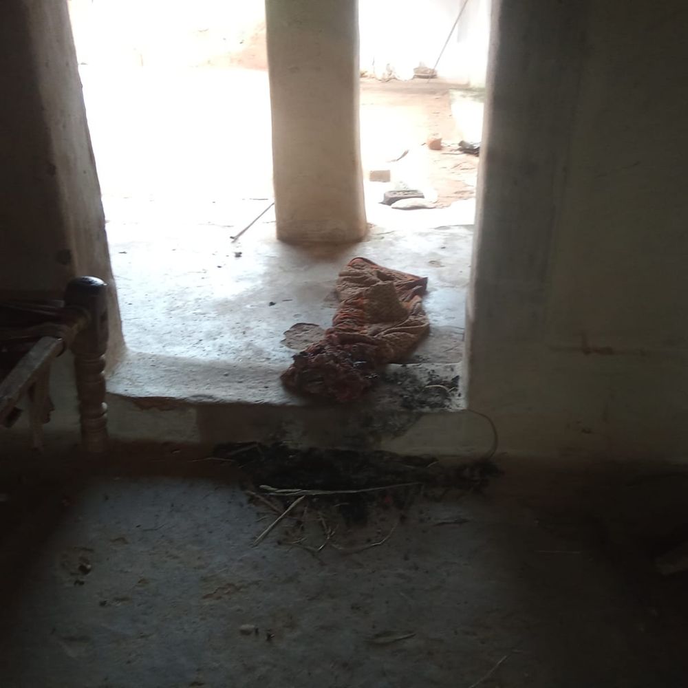 ससुराल में दामाद ने दादा-पोते पर पेट्रोल छिड़ककर लगाई आग:6 साल के बच्चे समेत दादा 20% झुलसे, सूरजपुर पुलिस ने किया गिरफ्तार