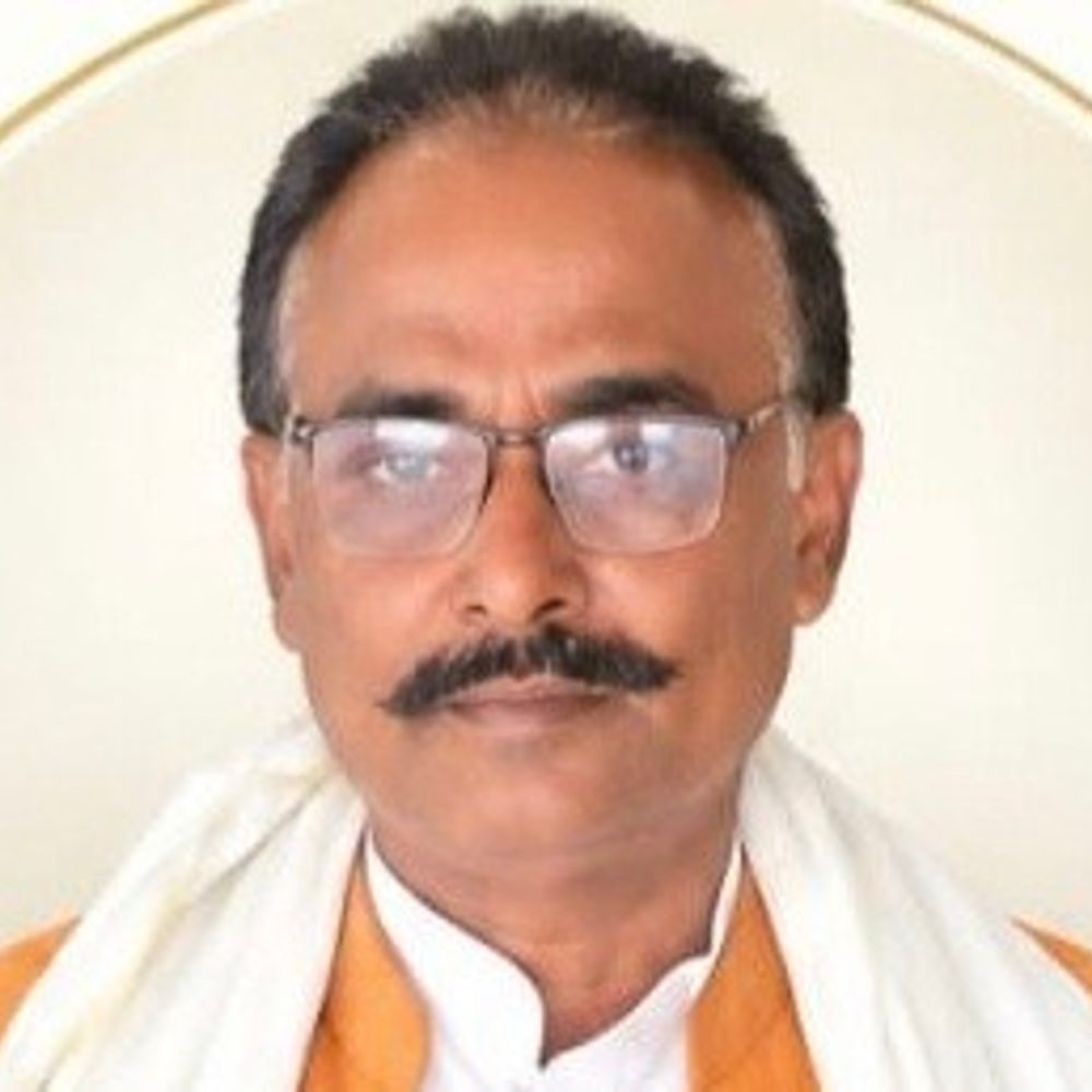 देवरिया में पूर्व प्रधान की मौत पर हंगामा:परिजनों ने मेडिकल कॉलेज में किया हंगामा, डॉक्टरों पर लापरवाही का आरोप