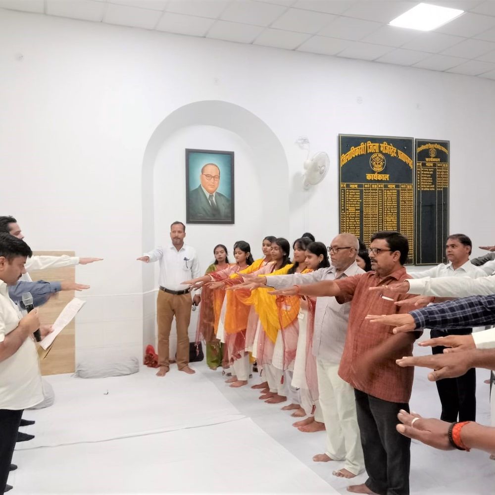 प्रतापगढ़ विकास भवन में मनी गांधी-शास्त्री जयंती:दिलाई स्वच्छता की शपथ, छात्राओं ने गाई रामधुन