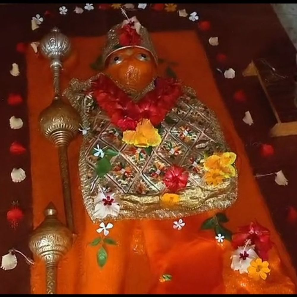 उमरिया में संकटमोचन मंदिर से लाखों का मुकुट चोरी:पुजारी ने समिति को बताया; CCTV फुटेज खंगाल रही पुलिस