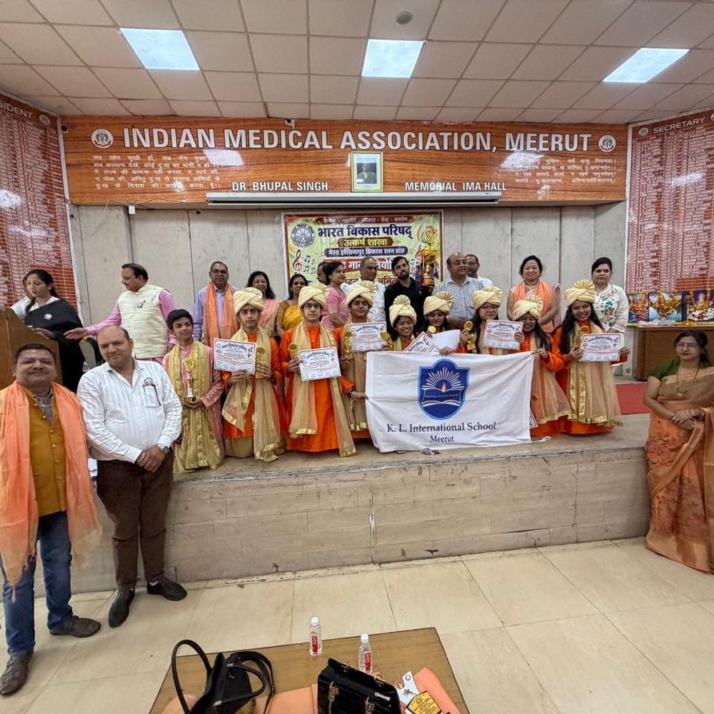 मेरठ में राष्ट्रीय समूह गान प्रतियोगिता:16 मेधावी छात्र और 15 शिक्षक सम्मानित, समूह गान में दिखी देशभक्ति