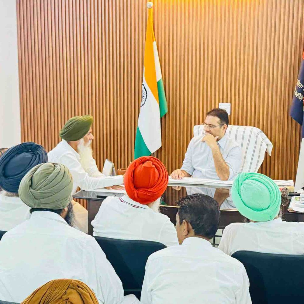 कांग्रेस ने फिरौती कॉल-नशे के मुद्दे पर खोला मोर्चा:तरनतारन के SSP लांबा को सौंपा मांगपत्र; बोले-कारोबारियों को बचाइए