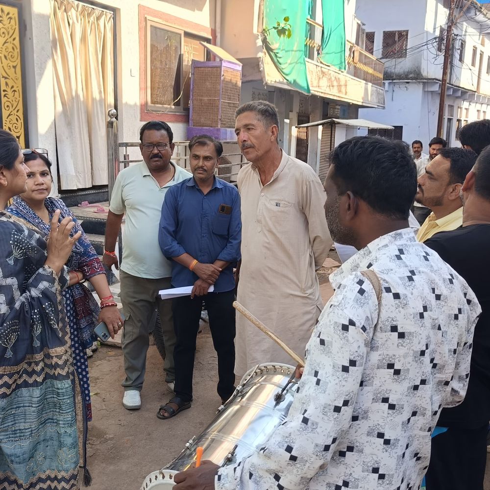 रायसेन में जलकर वसूली के लिए सीएमओ घर-घर पहुंचीं:शहरवासियों पर 3 करोड़ से ज्यादा बकाया, राशि जमा नहीं करने पर काटे कनेक्शन