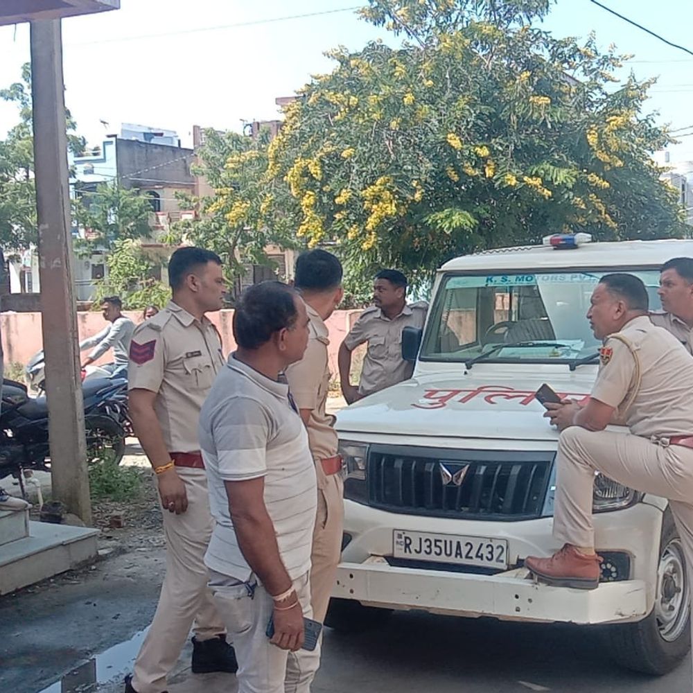 प्रतापगढ़ में ढाई-तीन महीने का मृत भ्रूण मिला:मोहल्ले के लोगों ने खून पड़ा देखा, नजदीक गए तो नाली में पड़ा था