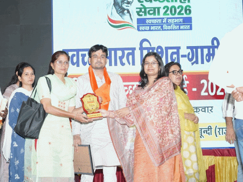 स्वच्छता प्रहरियों-पंचायतों को मिला 'जिला स्वच्छता अवार्ड':स्वच्छ भारत दिवस पर हुआ सम्मान समारोह, संस्थाएं भी हुईं सम्मानित
