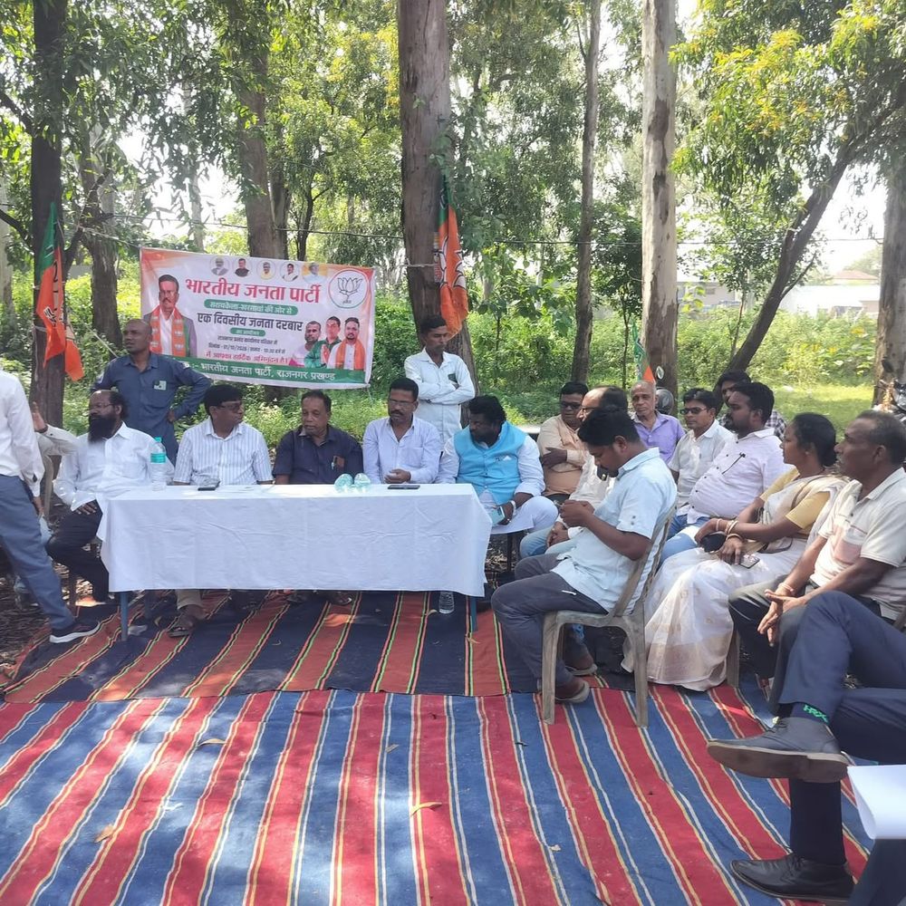 राजनगर में ग्रामीणों की समस्याओं से रूबरू हुए कार्यकर्ता