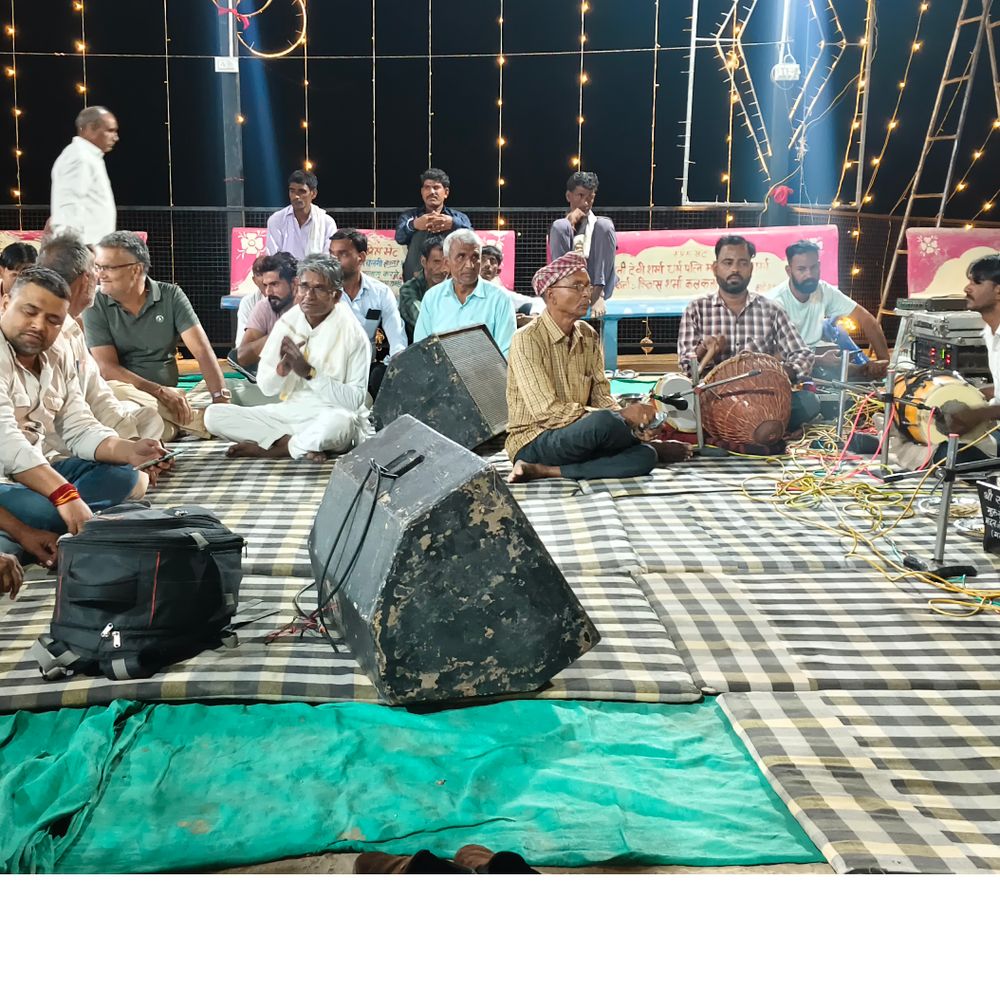 मातेश्वरी मंदिर में हुआ भजनों का कार्यक्रम