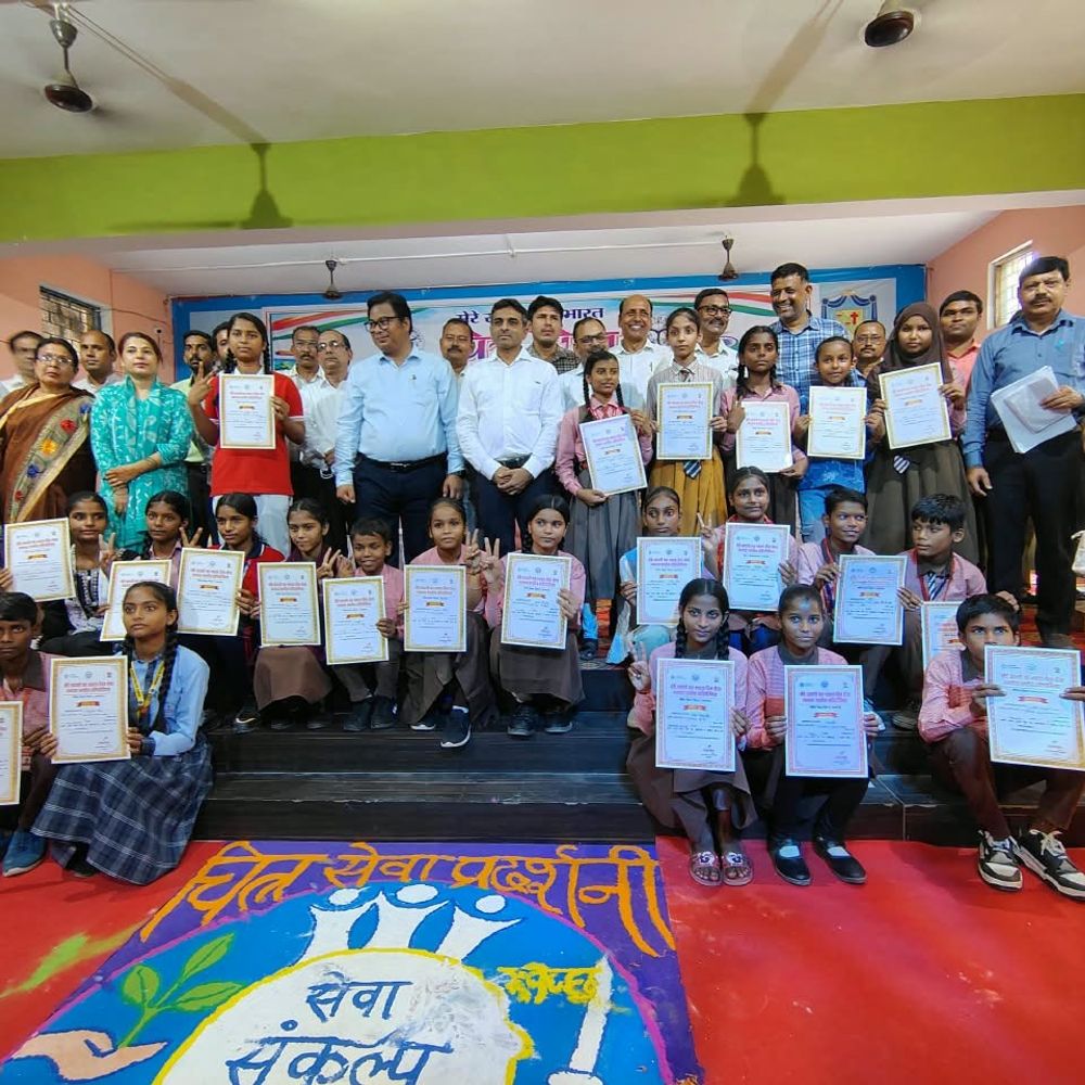 प्रतापगढ़ में 'चित्रसेवा' प्रतियोगिता:विद्यार्थियों ने उकेरे 'सपनों का भारत' के चित्र, मेधावी सम्मानित