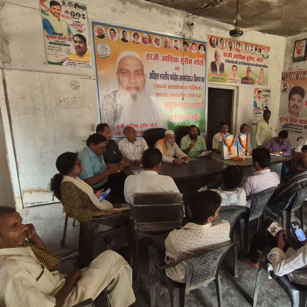 कांग्रेस-कम्युनिस्ट नेताओं ने CEC के खिलाफ FIR की मांग उठाई:एटा में ‘लोकतंत्र बचाओ’ पैदल मार्च निकाला, मतदाता सूची पुनरीक्षण में नाम हटाने का आरोप