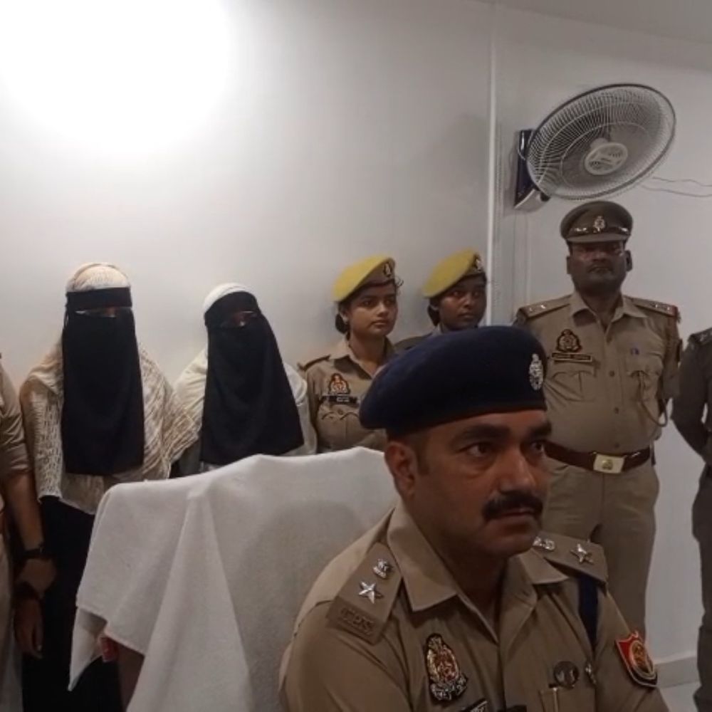 नवजात को धान के खेत में छोड़ा,मां और नानी गिरफ्तार:PRV जवानों ने धान के बीच से निकालकर बचाई जान, रिश्तेदार की तलाश