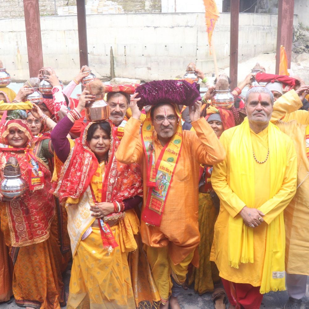 श्री बद्रीनाथ धाम में कथा का आयोजन:भव्य कलश शोभा यात्रा निकाली, फतेहाबाद के हरिओम जी महाराज सुना रहे प्रसंग