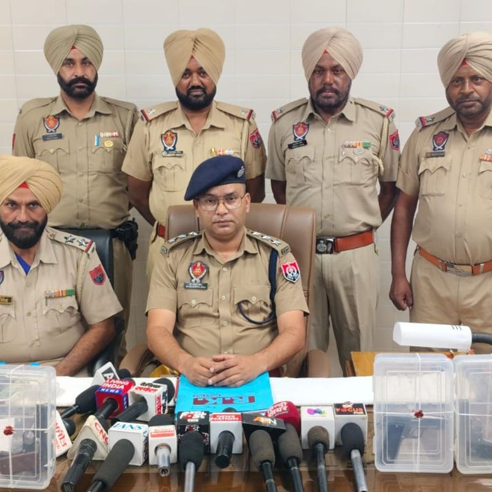 कपूरथला में फायरिंग के 2 आरोपी पकड़े गए:6 अवैध पिस्टल व बाइक बरामद; MP से हथियार लाकर पंजाब में बेचते थे, 3 दिन का रिमांड