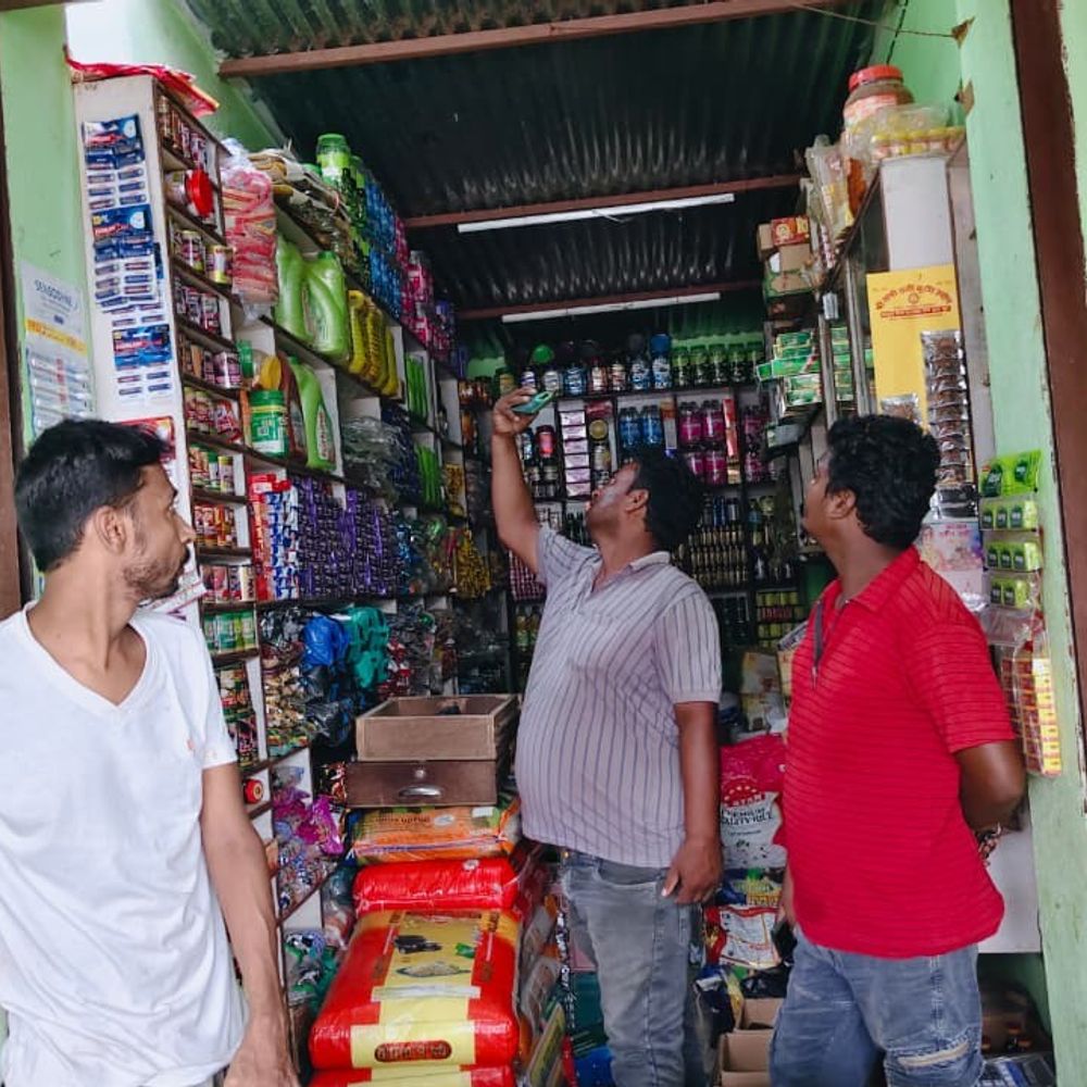 2 दुकानों से कैश समेत 3 लाख की चोरी:सुपौल में छत काटकर दूसरी दुकान में घुसे, CCTV में 3-4 संदिग्ध कैद