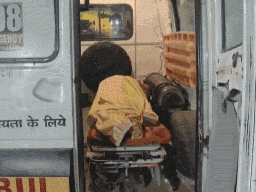 मां की हत्या करने वाला आरोपी बेटा पुलिस हिरासत में:लखनऊ में रिंच से सिर पर मारा, जेंडर बदलने पर हुआ था झगड़ा