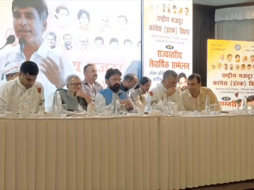 'इंडिया गठबंधन एकजुट है, ये बिना सिंबल वाला चुनाव है':कांग्रेस सांसद अखिलेश सिंह बोले- महागठबंधन में सब ठीक है