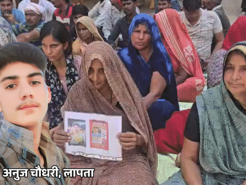 संत प्रेमानंद से दीक्षा लेकर 16 साल का लड़का लापता:वृंदावन में मां-बाप बोले- मेरा बेटा वापस कर दो, आश्रम के बाहर धरने पर बैठे