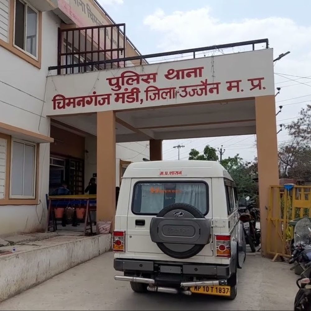 उज्जैन में 16 वर्षीय छात्रा से सामूहिक दुष्कर्म, दो गिरफ्तार:दोस्त ने मिलने बुलाया, कमरे में ले गया; वहां पहले से छिपे थे तीन और साथी