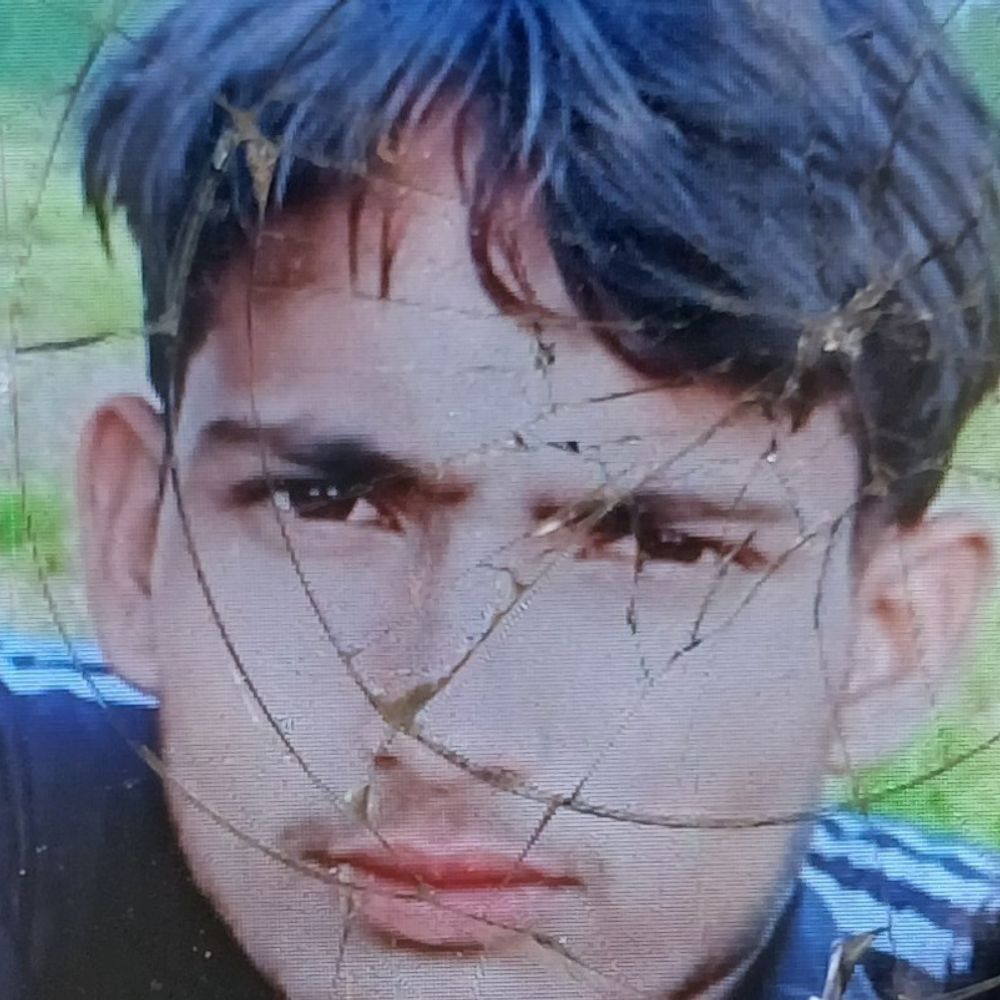 कासगंज में ट्यूबवेल पर लटका मिला मजदूर का शव:हर घर जल योजना में काम करता था 22 वर्षीय प्रमोद, पुलिस जांच में जुटी